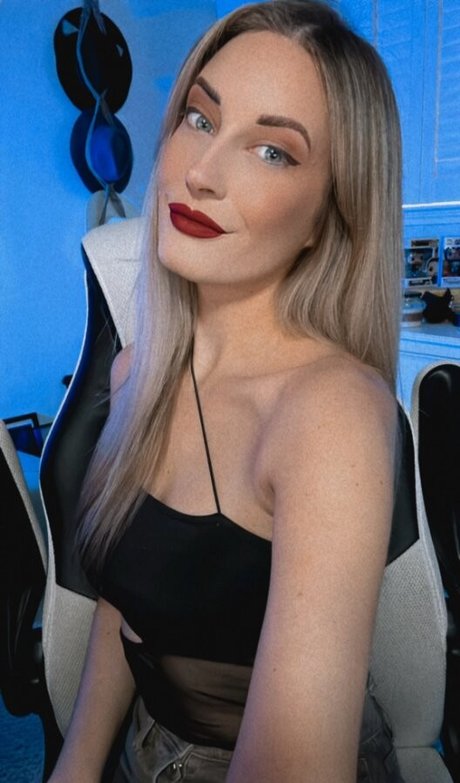 BasicWitGirl star free pics