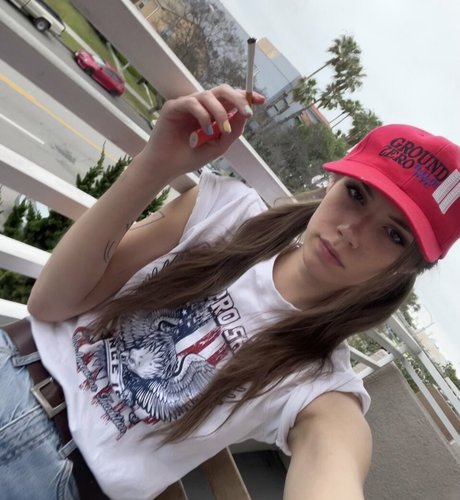 Skatie420 star photo