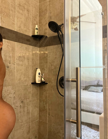 Ariane Andrew model erotic pictures