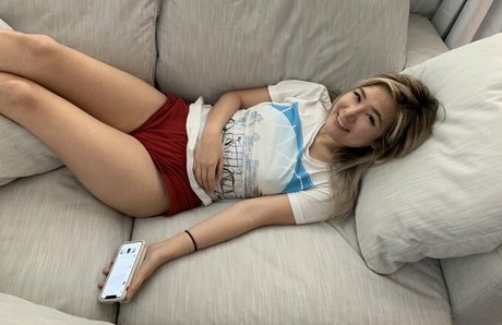 beccatilts pornographic model photo