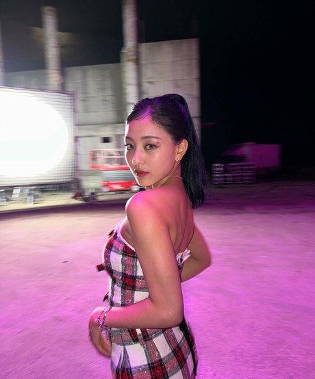 Jihyo model adult picture