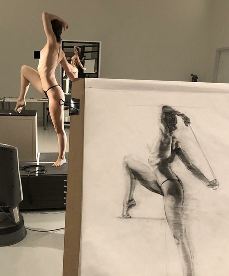 Emily England star nude photo