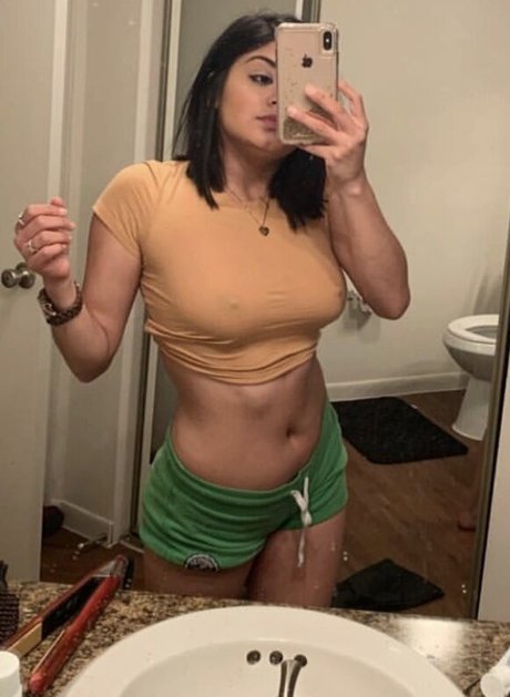 Daniela Chaverry model img