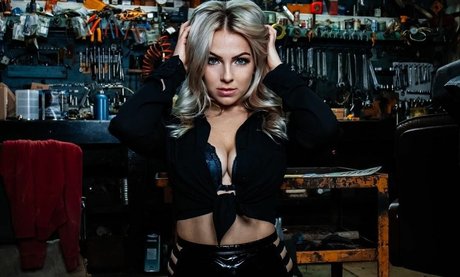 Yourfavblondexxx star exclusive picture