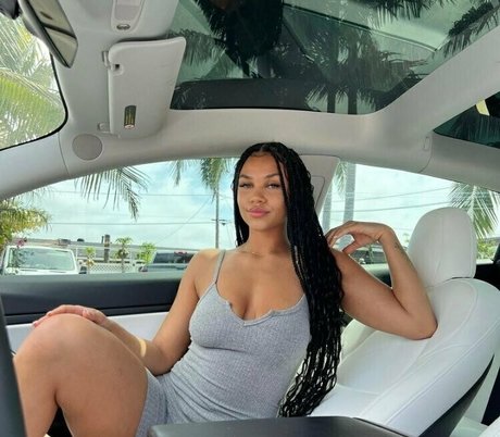 scorpioqueen18 model adult pic