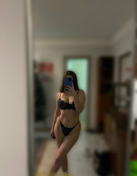 the cherry on the cake model top pics