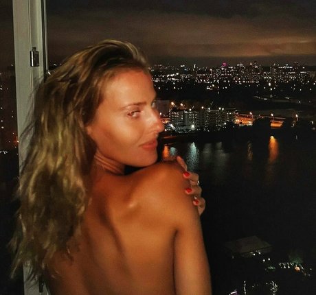 queen of atlantic model porn image