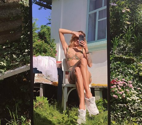 queen of atlantic actress photo