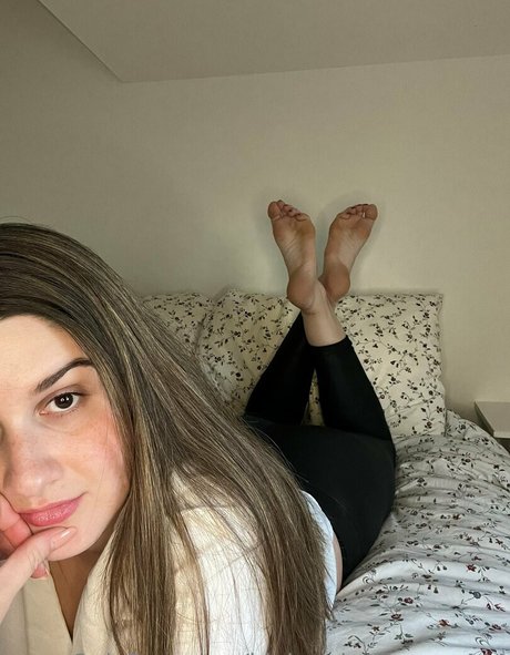 higharchedhoney444 pretty actress image