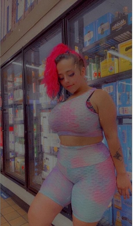 Harlee Queeni star sexy photo