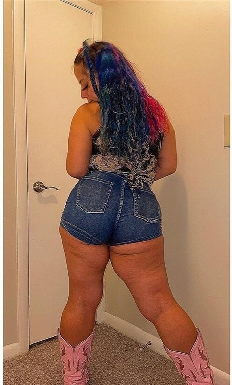 Harlee Queeni sex model images