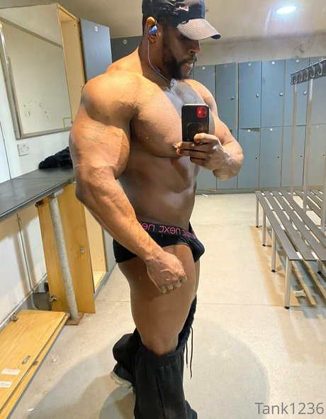 pleasure12368 model image