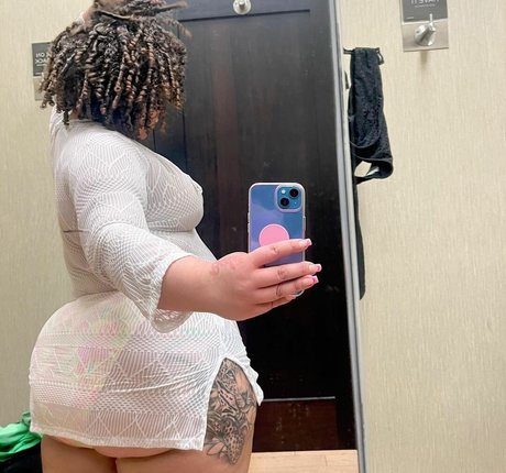 MamiTinkk pornstar erotic pic