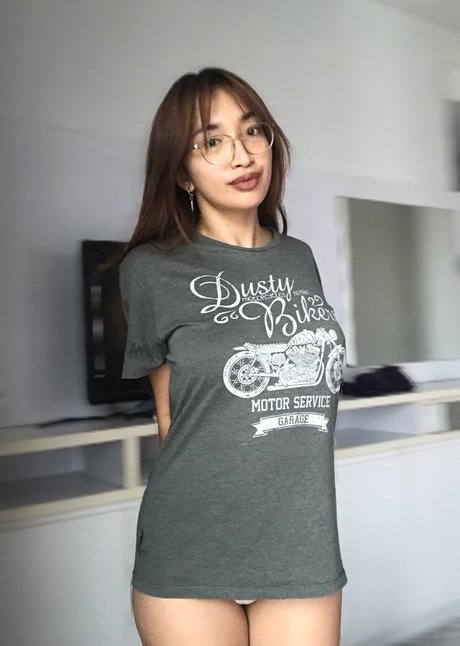 Clareee Asmr model exclusive images