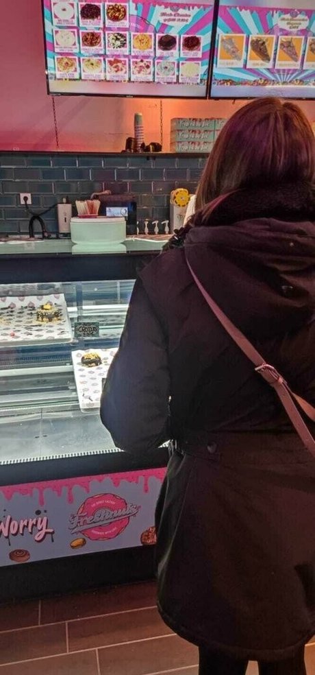 miadelicious model top pic