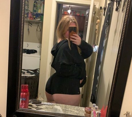 yourstrulysav adult model pics