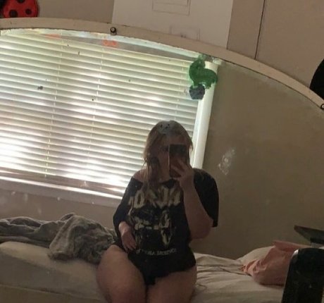 yourstrulysav pornstar image