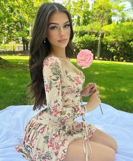 Julia Merekoulias nude model pictures