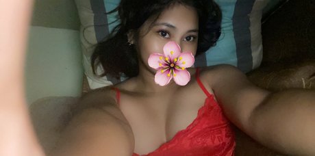 Strwbrrsh nude pornstar img