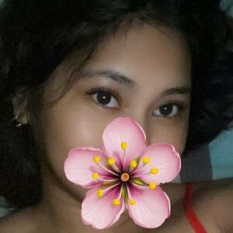 Strwbrrsh model nude images