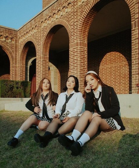 Valentine Thao nudes model image