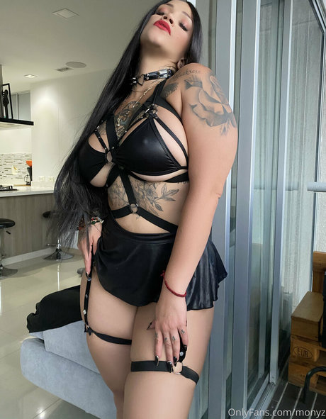 monyz model art pics