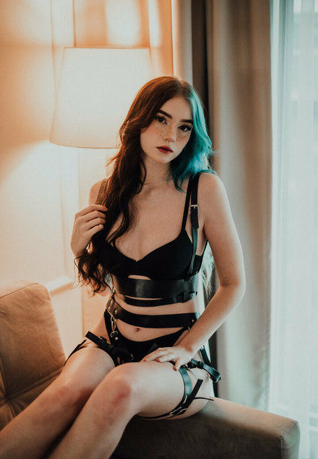 angelahalee nude pornstar img