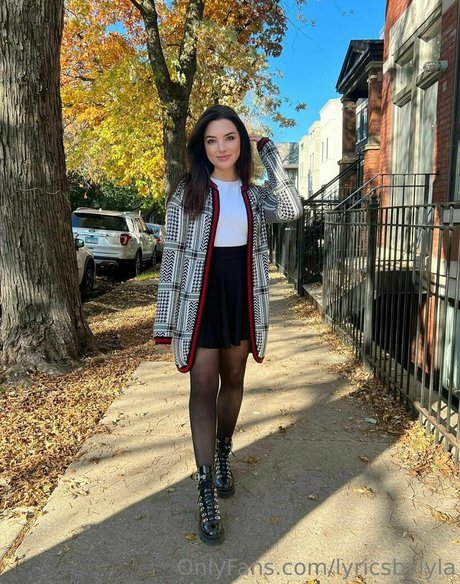 lyricsbylyla pretty actress image