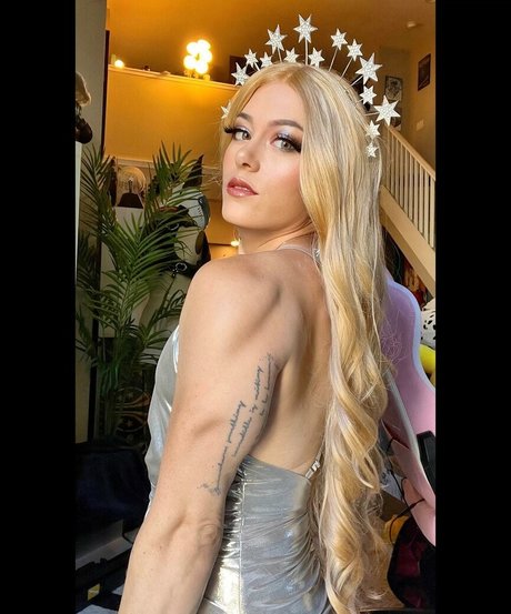 Claire Max model nudes pictures