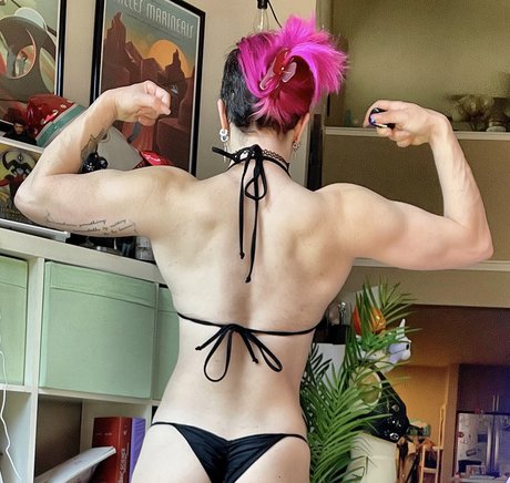 Claire Max free model photo