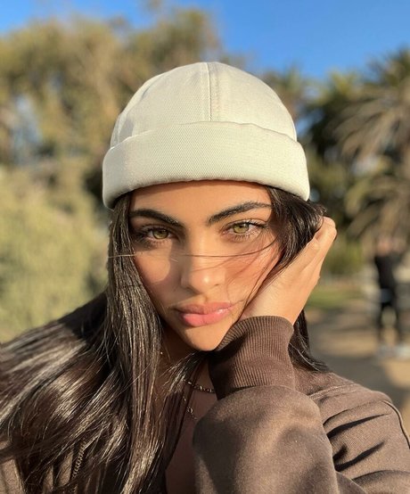 Sara Orrego hot actress images