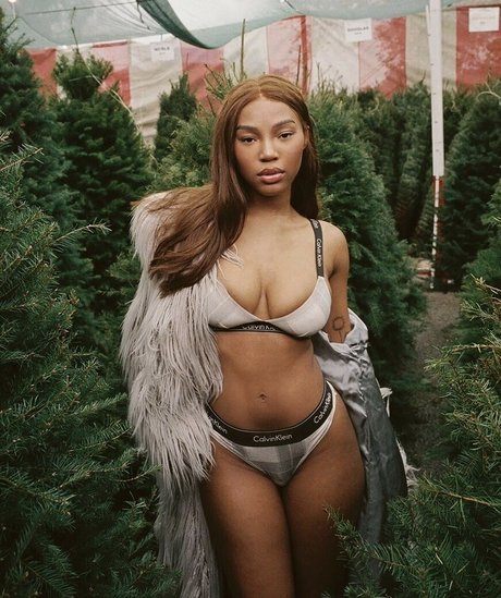 Quenlin Blackwell beautiful pornstar img