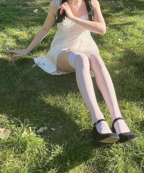 Arielle Maxine model pornographic pics