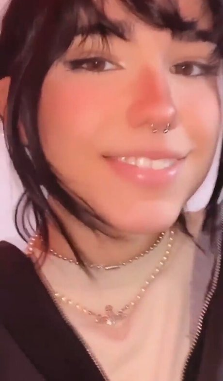 Arielle Maxine exclusive model picture