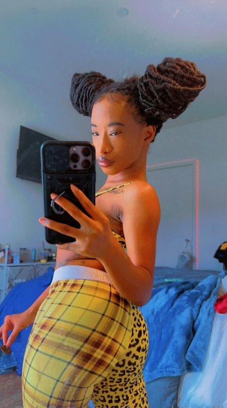 freeministalli xxx model picture