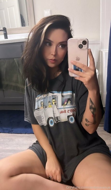 amberavenue model adult img