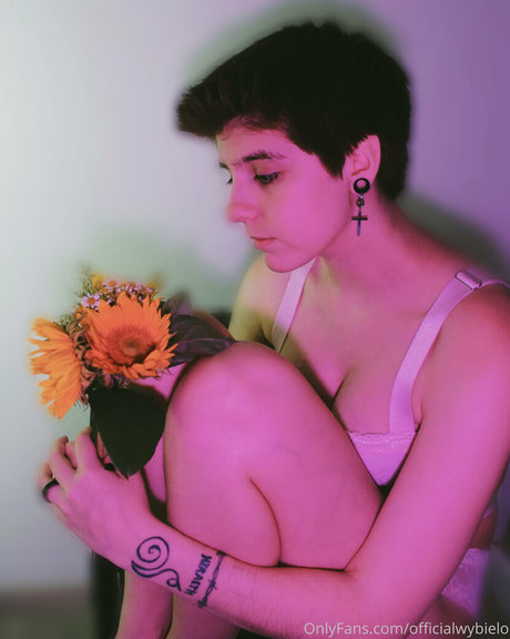 officialwybielo art actress gallery