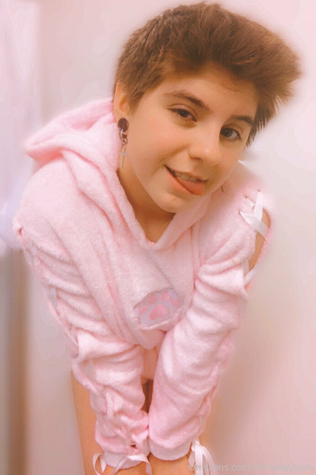 officialwybielo model best picture