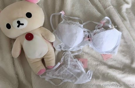 cootiemark sexy actress img