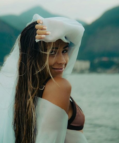 Aninha Cafe model adult image