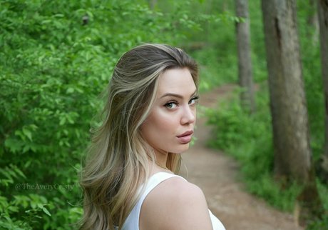 Avery Cristy beautiful model galleries