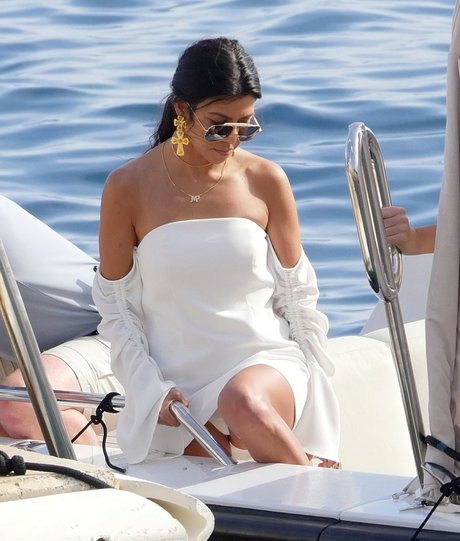 Kourtney Kardashian sexy actress pic