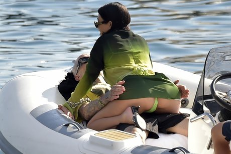 Kourtney Kardashian nudes model image