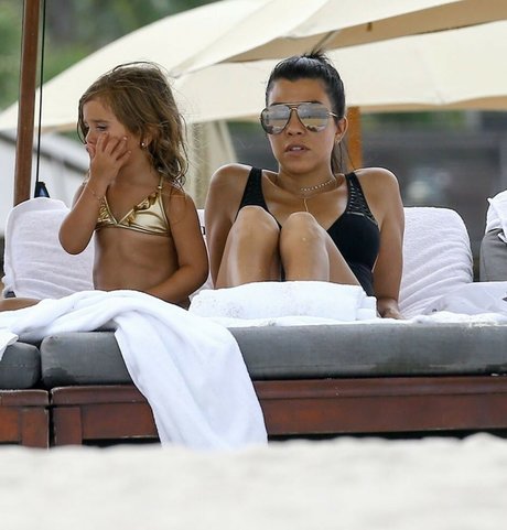 Kourtney Kardashian sex star image