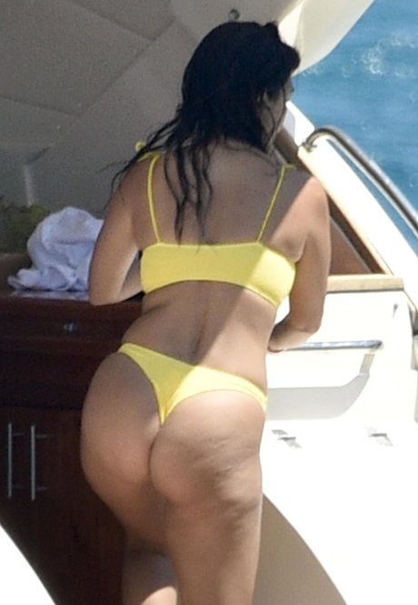 Kourtney Kardashian beautiful model images