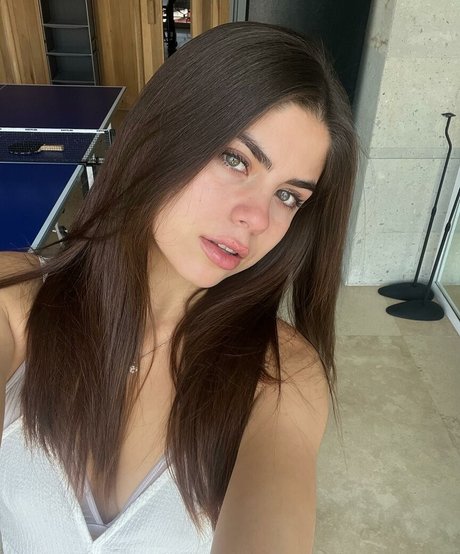 Melissa Leal model image