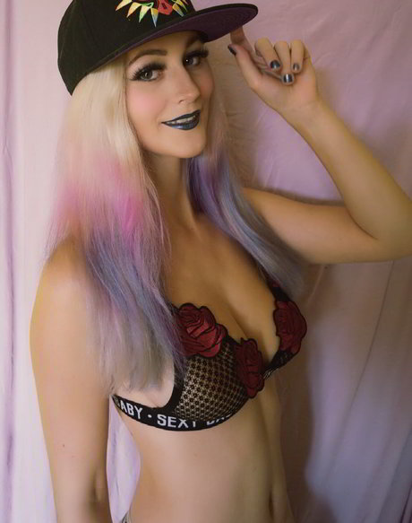 Lien Sue model top images