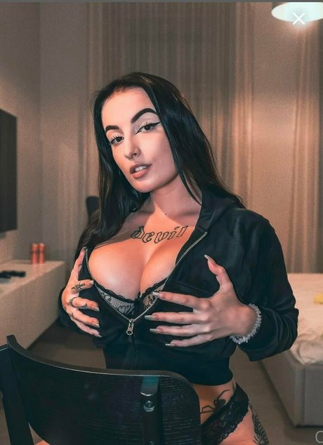 michalkaa naked model pic