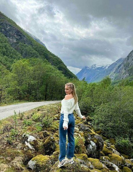 chloe ira actress pictures