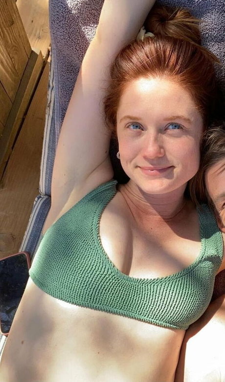 Bonnie Wright nudes model photos